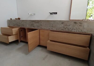Mobile sottolavabo sospeso in essenza di Rovere